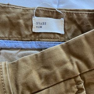GAP Slim Fit Khakis 31x32